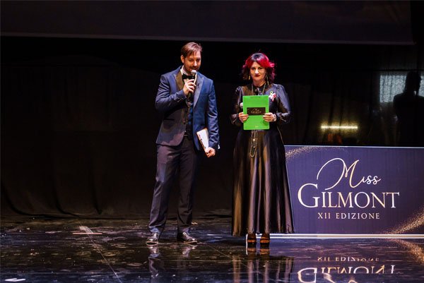 “FERMATI! Non so più chi sono!” – Un evento che amalgama teatro, formazione e crescita personale